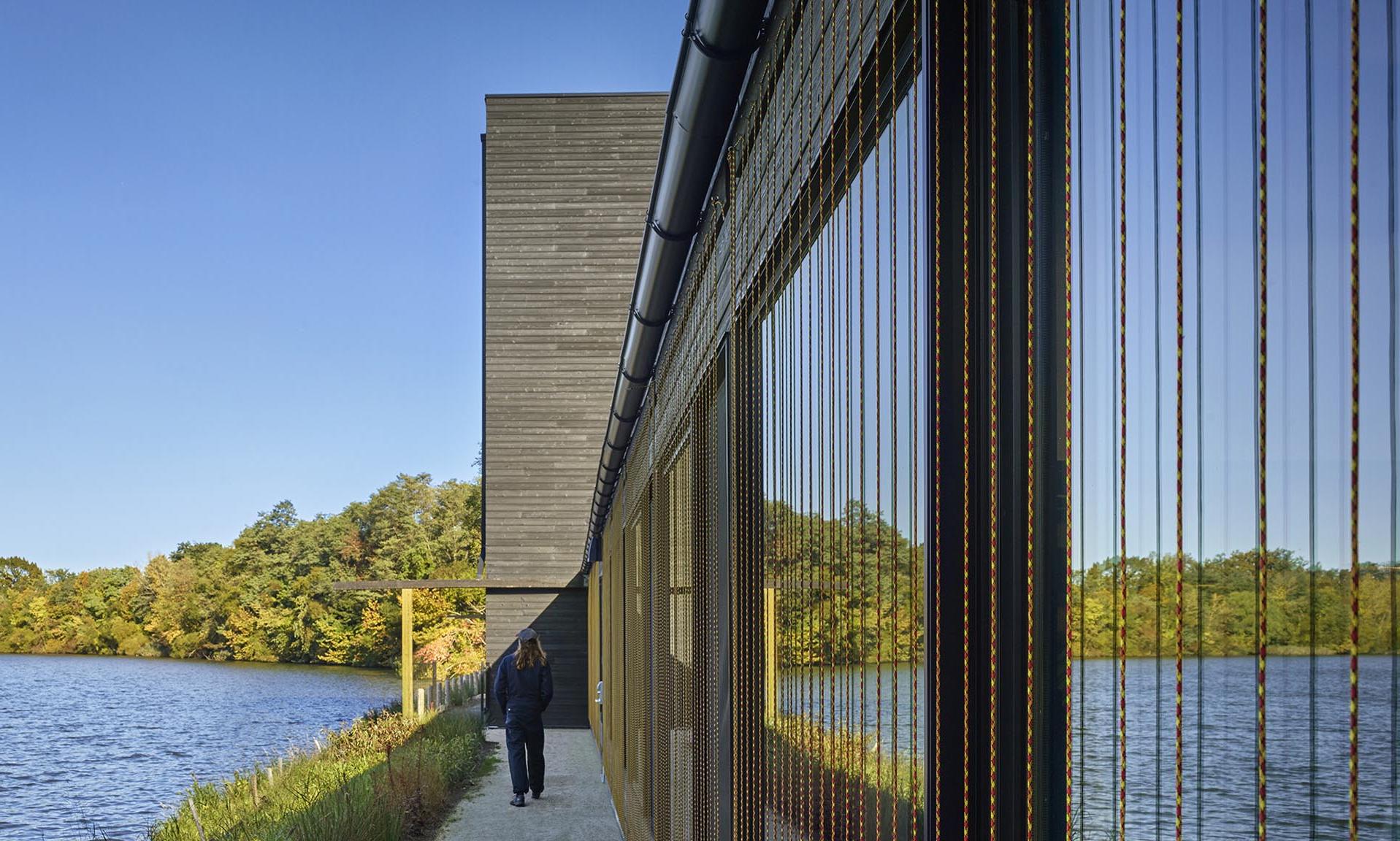 The Discovery Center walkway by water